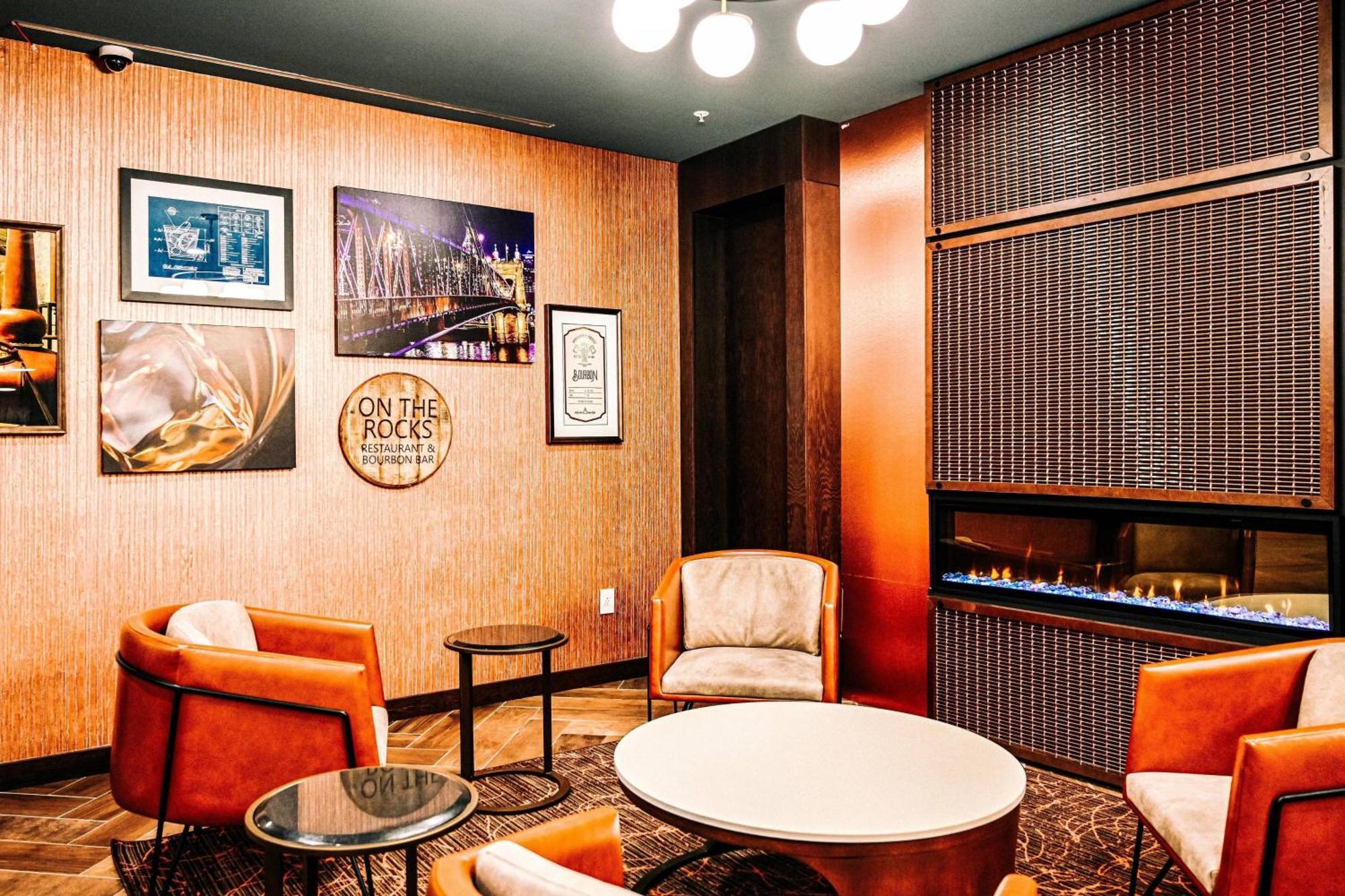 Delta Hotels By Marriott Cincinnati シャロンビル エクステリア 写真